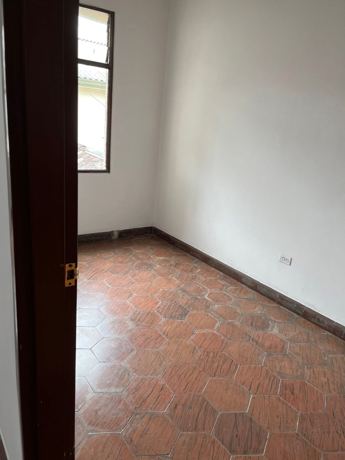 Casa-lote grande barrio las Américas  - Foto 15