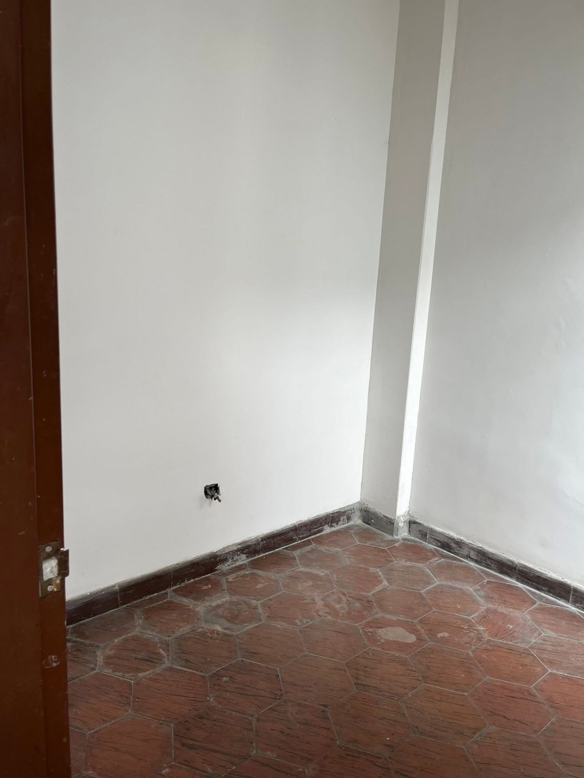 Casa-lote grande barrio las Américas  - Foto 8