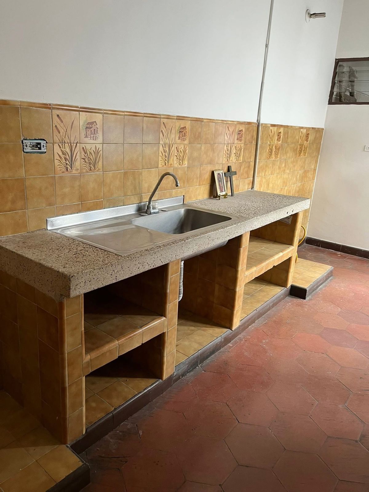 Casa-lote grande barrio las Américas  - Foto 5