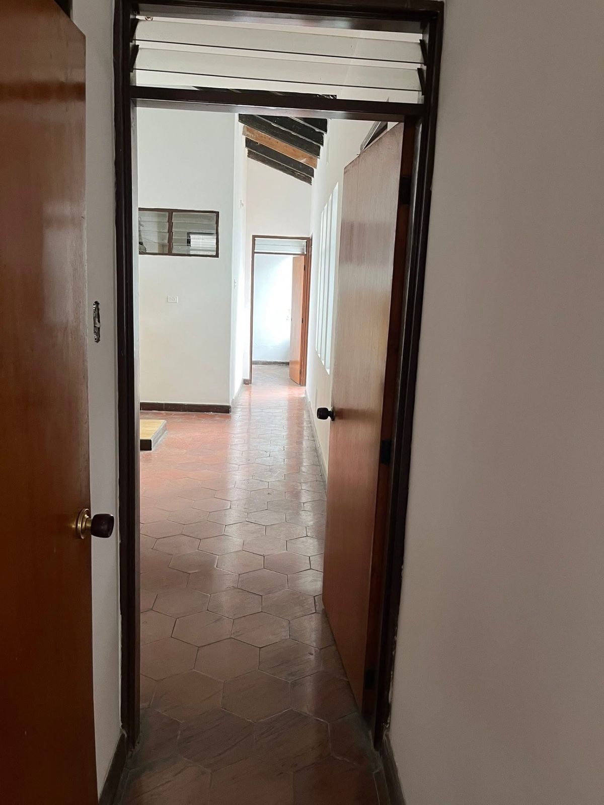 Casa-lote grande barrio las Américas  - Foto 4